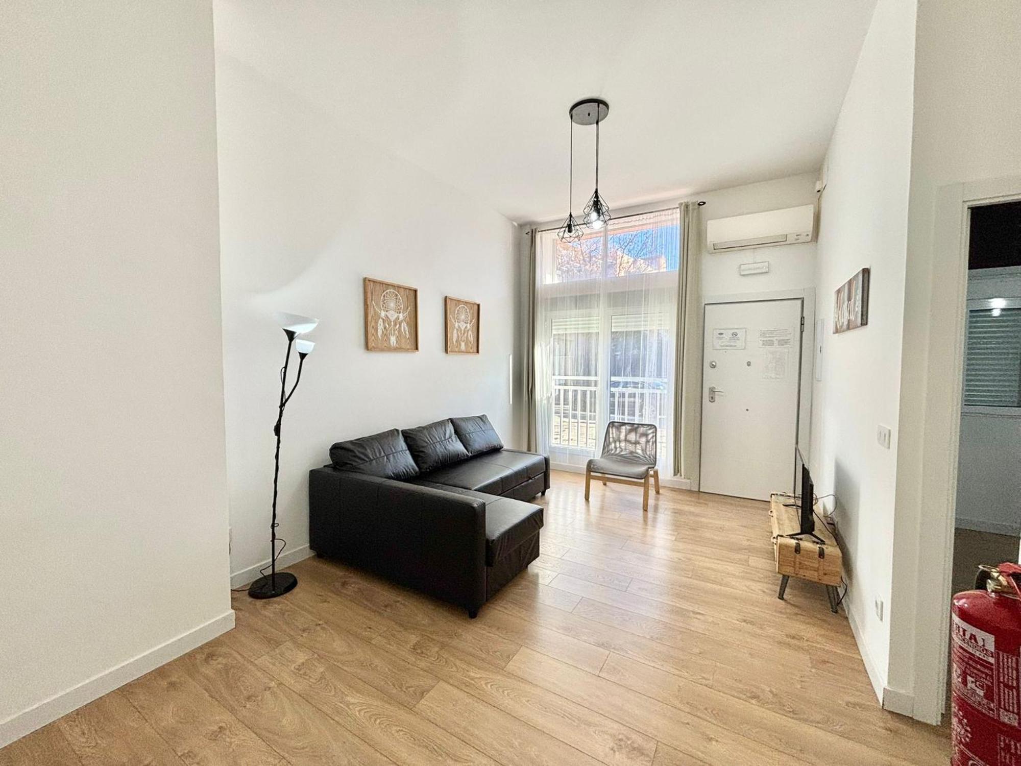 Aluche Aparment A Appartamento Madrid